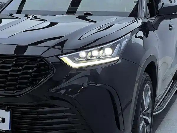 Toyota Crown Kluger 2025
