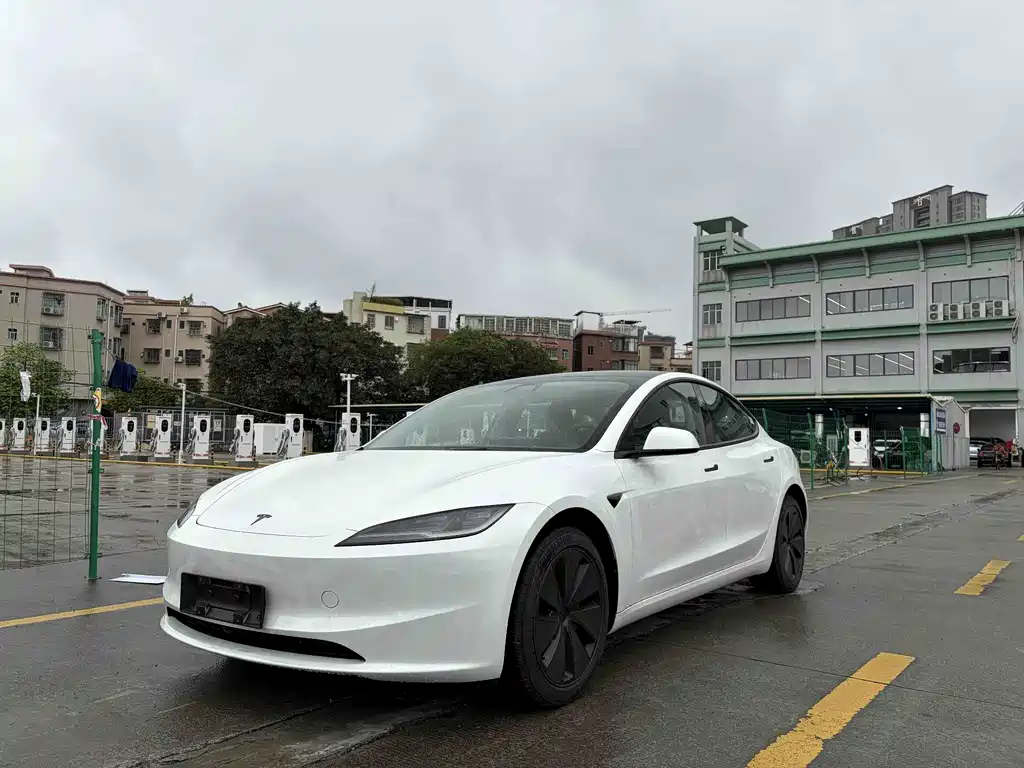 Tesla Model 3 2026