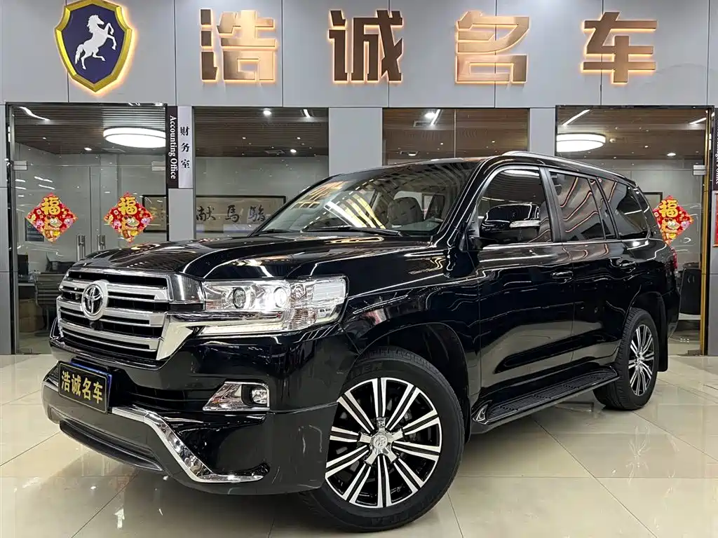 Toyota Land Cruiser 2017 — фото 1