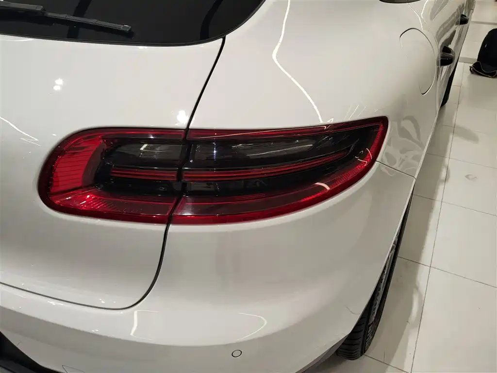 Porsche Macan 2018 — фото 24