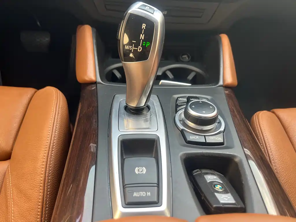 BMW X6 2015 — фото 12