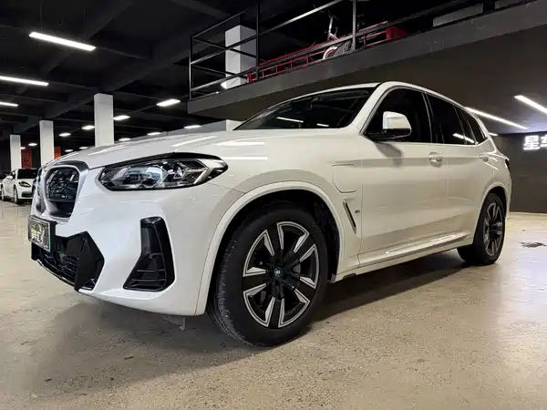 BMW iX3 2023