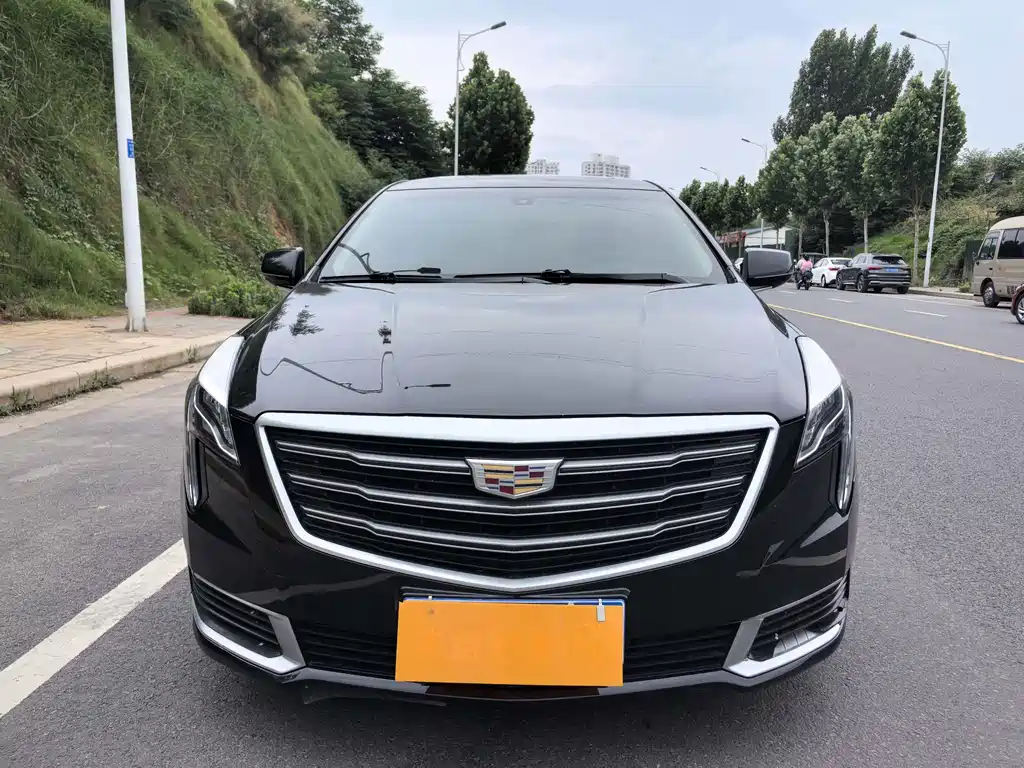 Cadillac XTS 2018 — фото 1