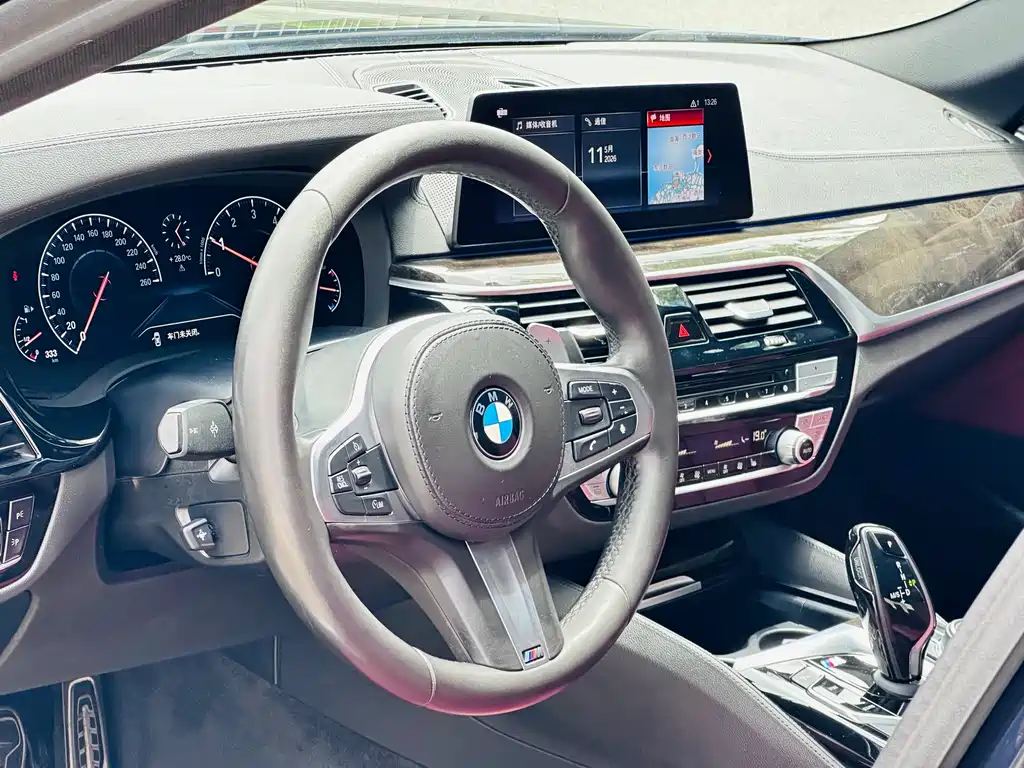 BMW 5 Series 2019 — фото 3