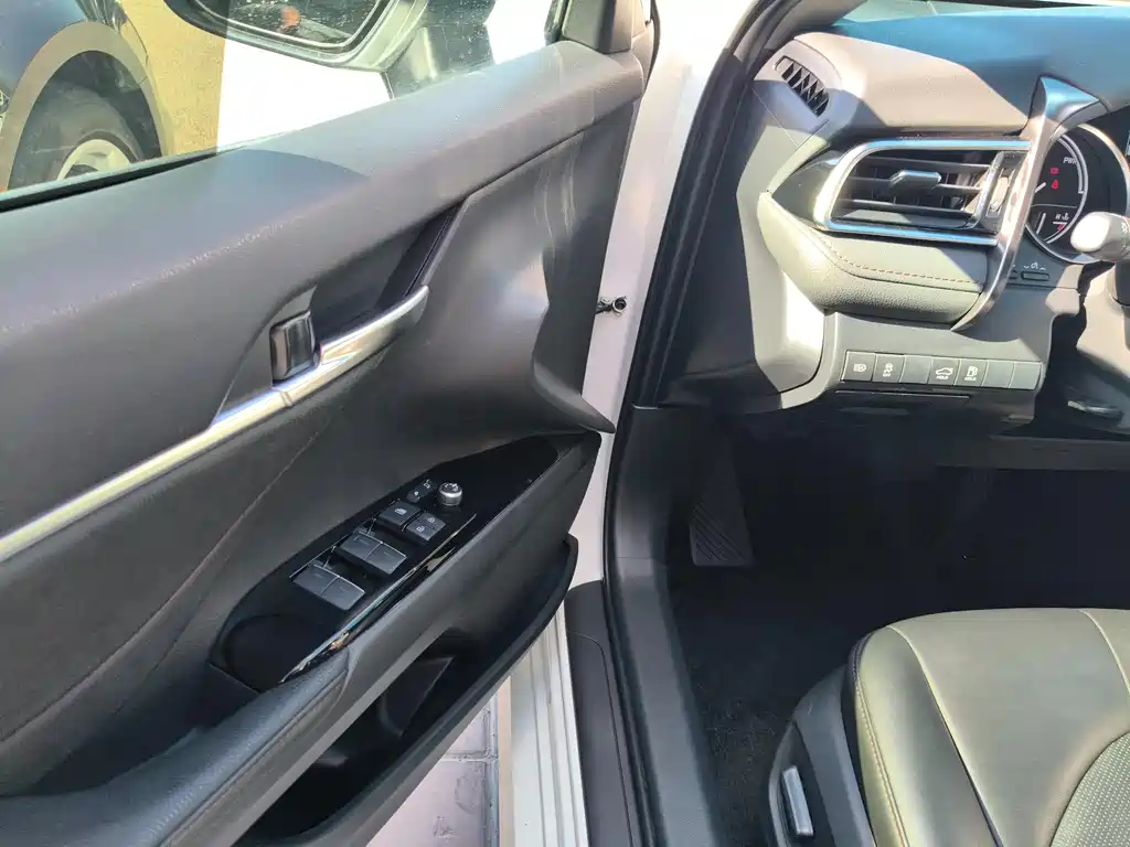 Toyota Camry 2023 — фото 10