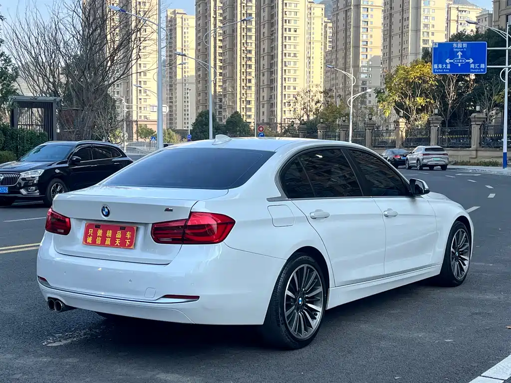 BMW 3 Series 2019 — фото 17