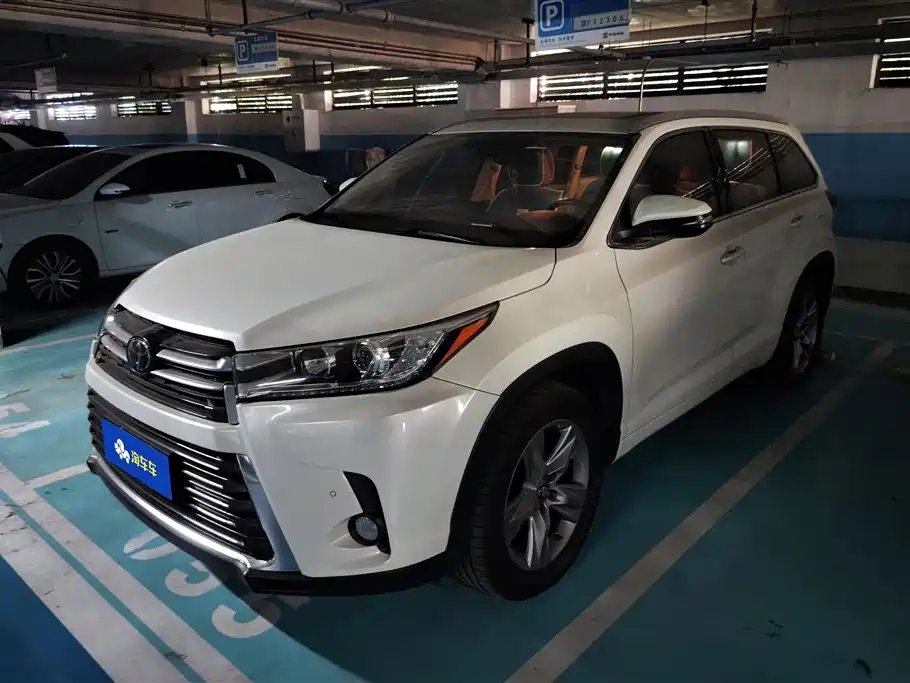 Toyota Highlander 2018 — фото 1