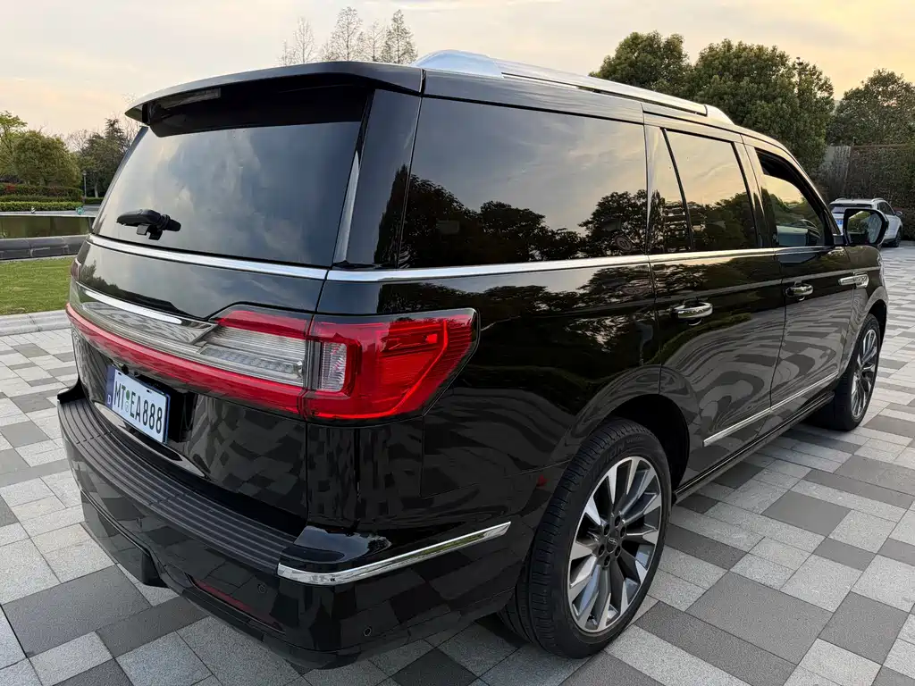 Lincoln Navigator 2018 — фото 10
