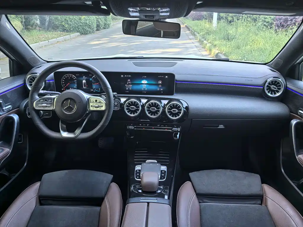 Mercedes-Benz A-Class 2020 — фото 12