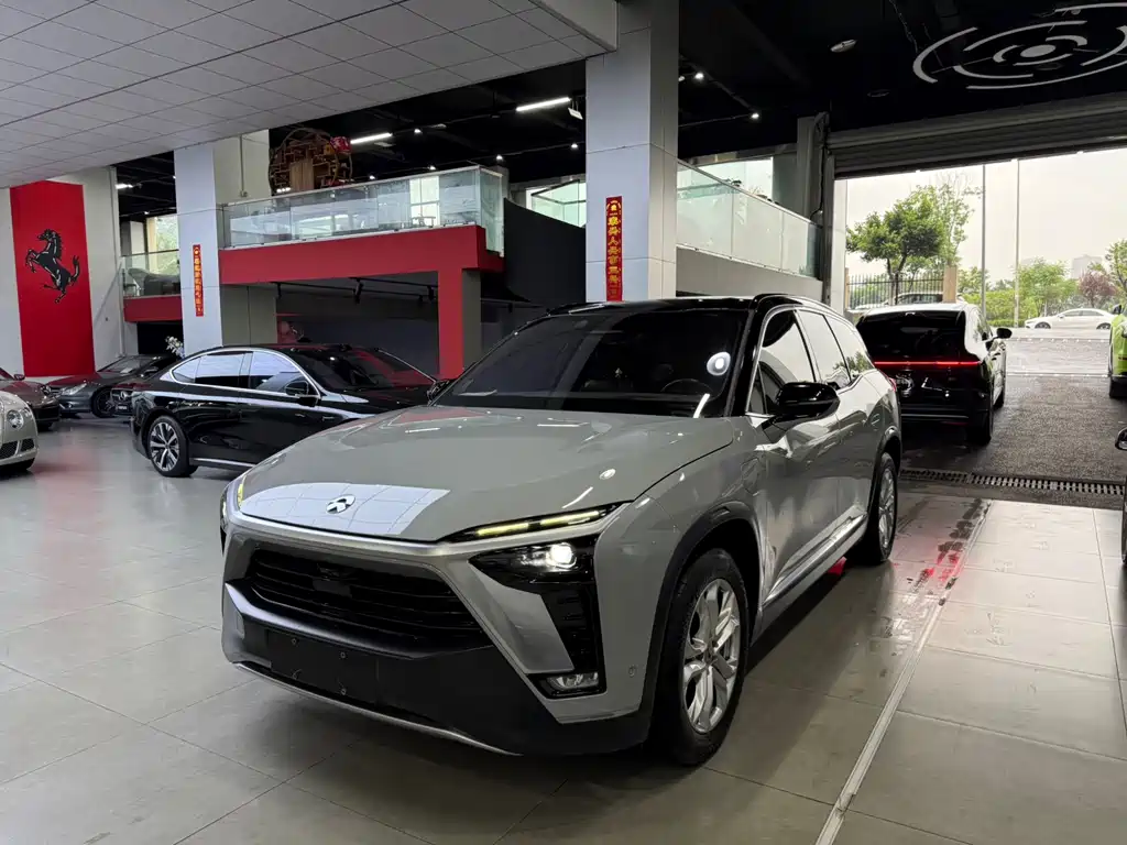 NIO ES8 2021