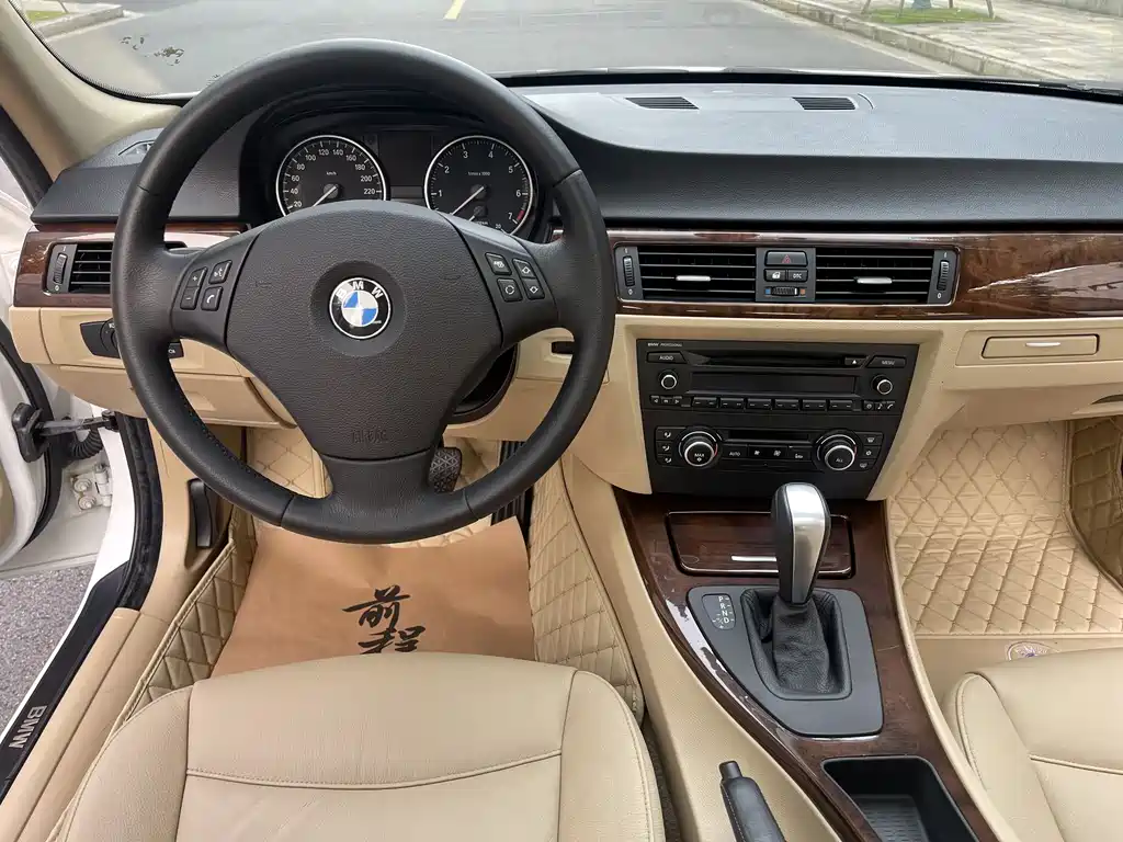 BMW 3 Series 2010 — фото 12
