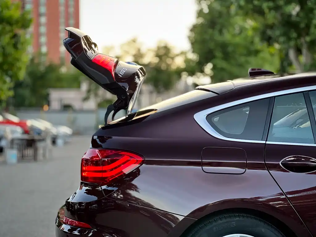 BMW 5 Series GT 2015 — фото 38