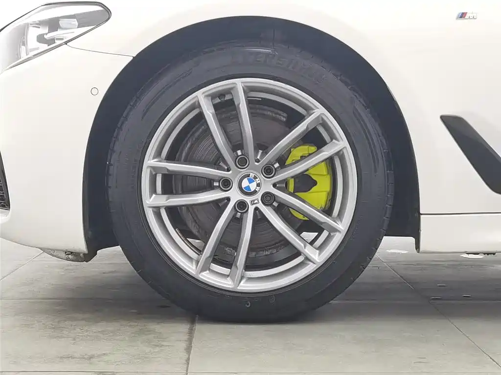 BMW 5 Series 2018 — фото 17
