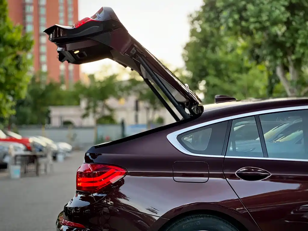BMW 5 Series GT 2015 — фото 37