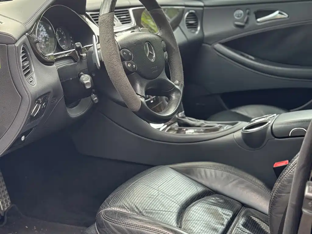 Mercedes-Benz CLS AMG 2010 — фото 11