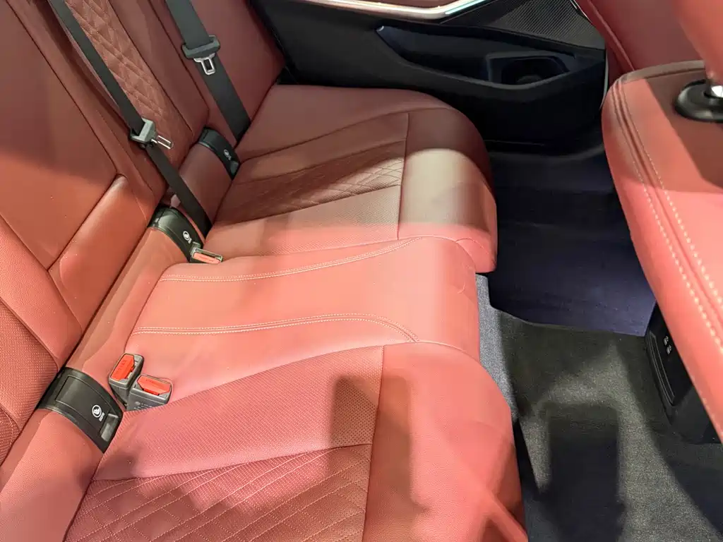 BMW 3 Series 2023 — фото 17