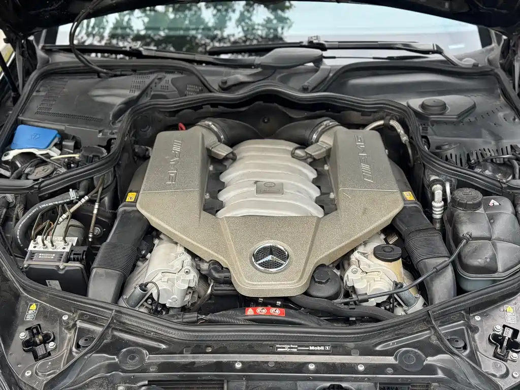 Mercedes-Benz CLS AMG 2010 — фото 27