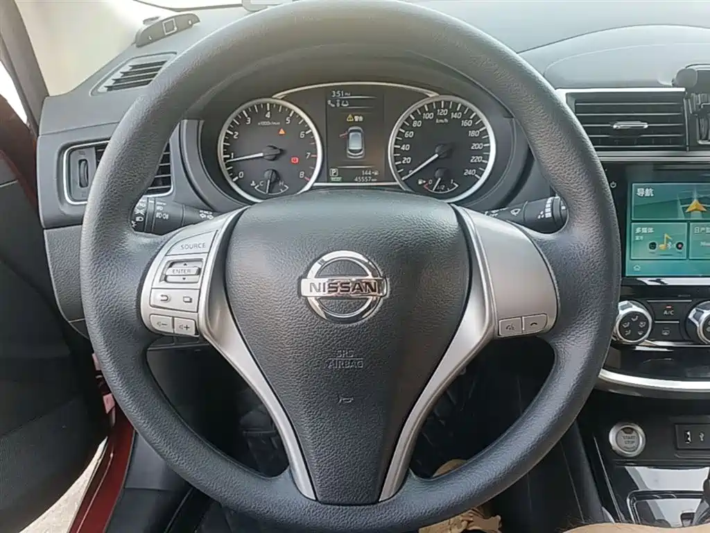 Nissan Tiida 2019 — фото 11