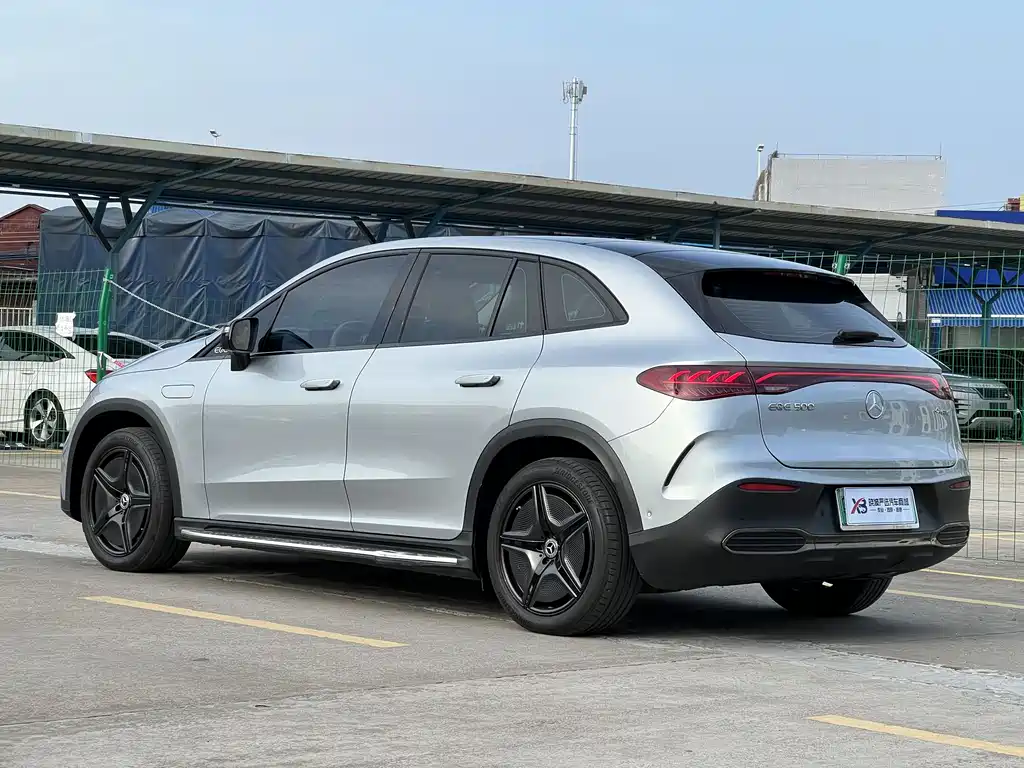 Mercedes-Benz EQE SUV 2023 — фото 6