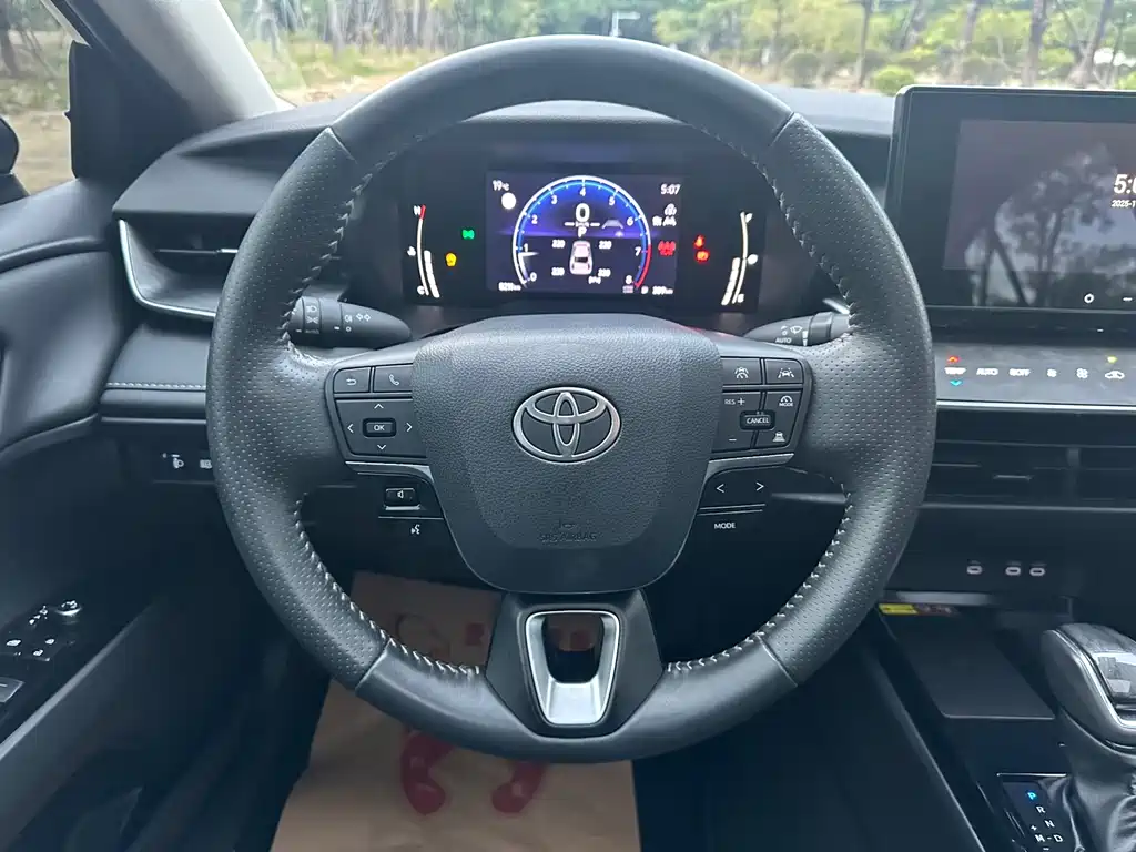 Toyota Camry 2024 — фото 17