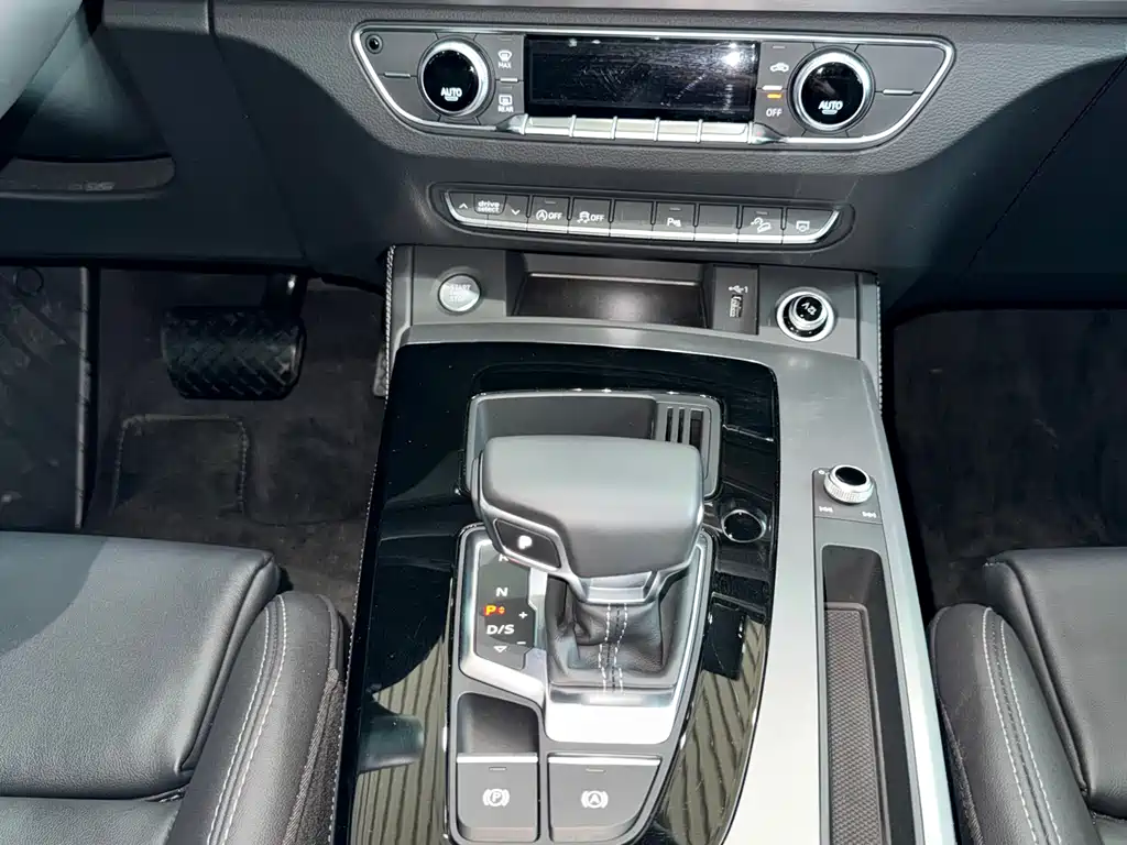 Audi Q5L 2023 — фото 21