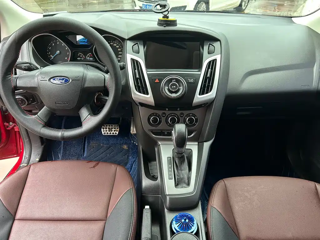 Ford Focus 2013 — фото 12