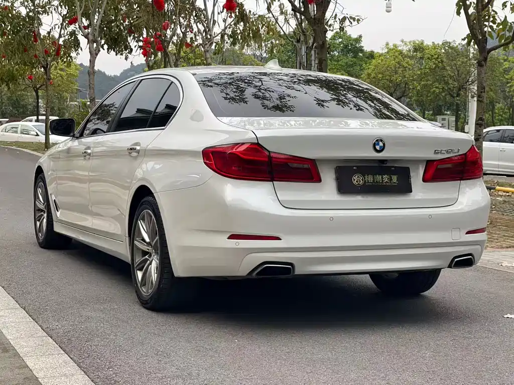 BMW 5 Series 2018 — фото 7