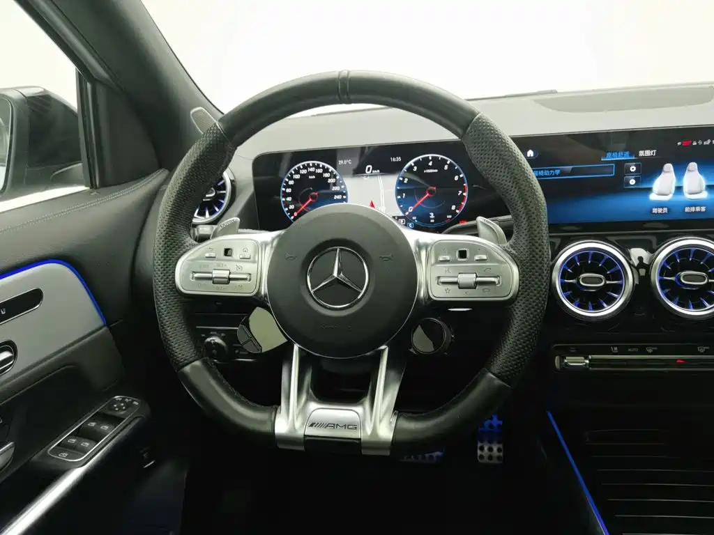 Mercedes-Benz GLA AMG 2021 — фото 11