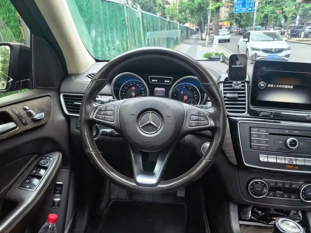 Mercedes-Benz GLE 2017 — фото 11