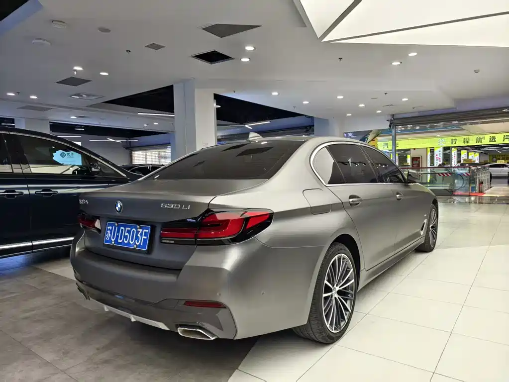 BMW 5 Series 2023 — фото 17