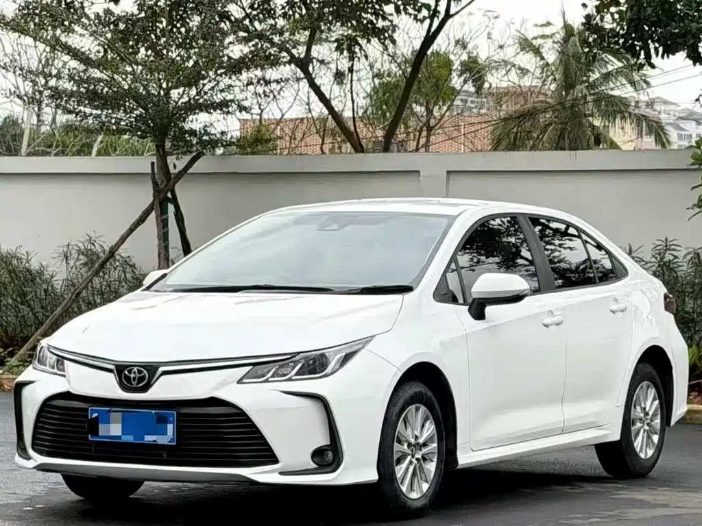 Toyota Corolla 2021 — фото 1