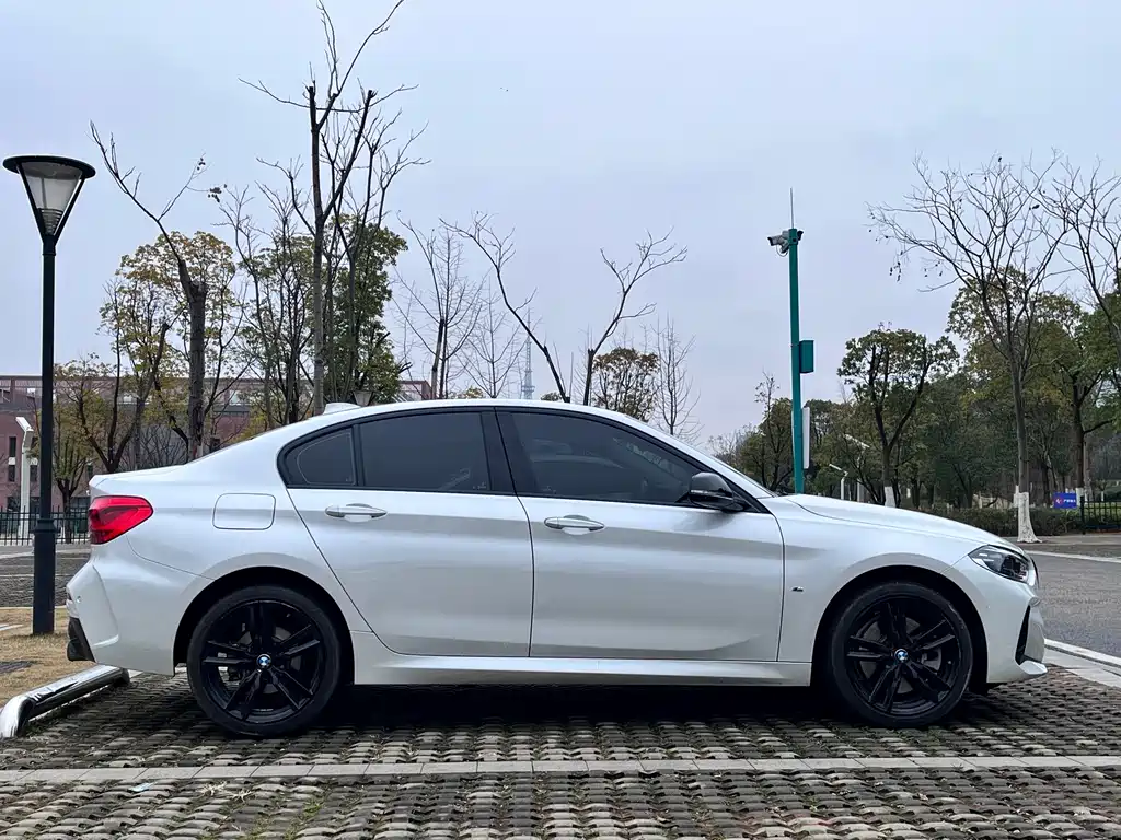 BMW 1 Series 2023 — фото 15