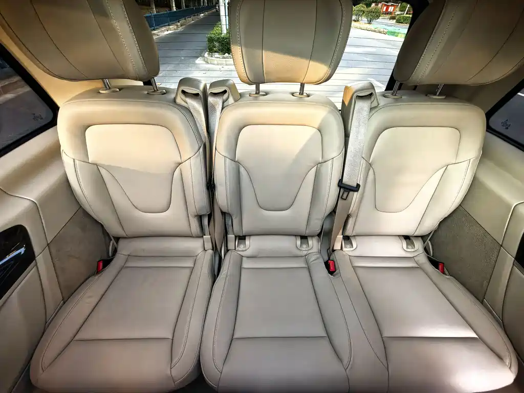 Mercedes-Benz V-Class 2019 — фото 18