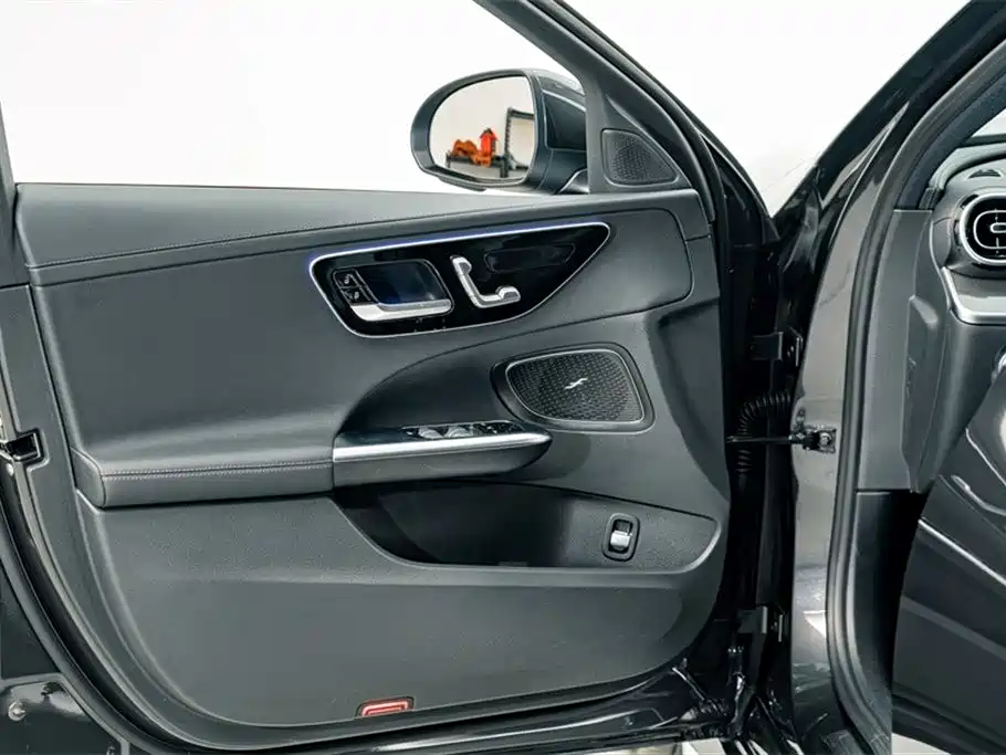 Mercedes-Benz C-Class 2023 — фото 13