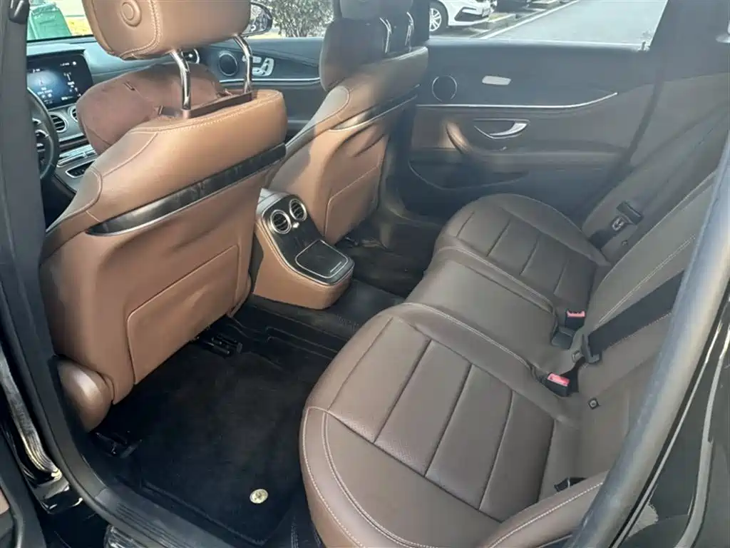Mercedes-Benz E-Class 2023 — фото 22