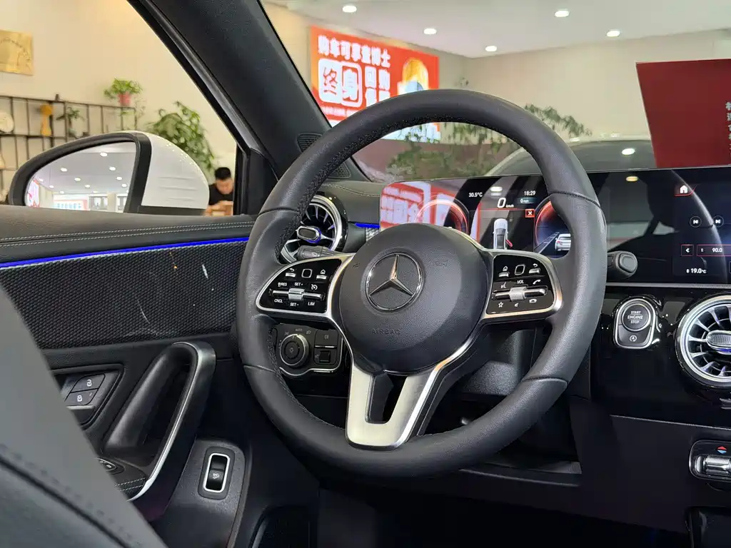 Mercedes-Benz A-Class 2021 — фото 17
