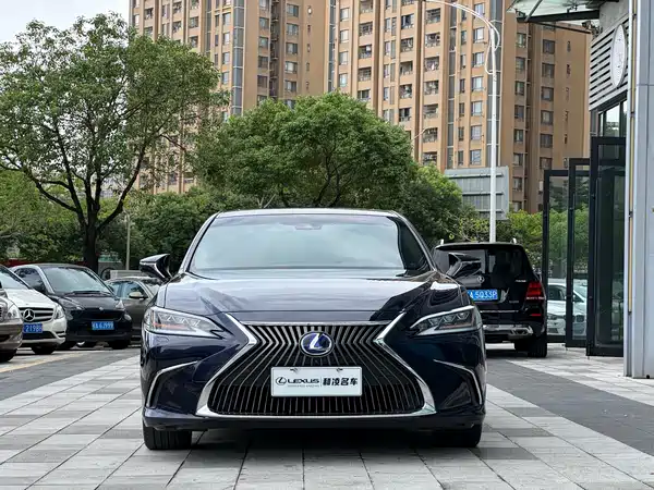 Lexus ES 2018
