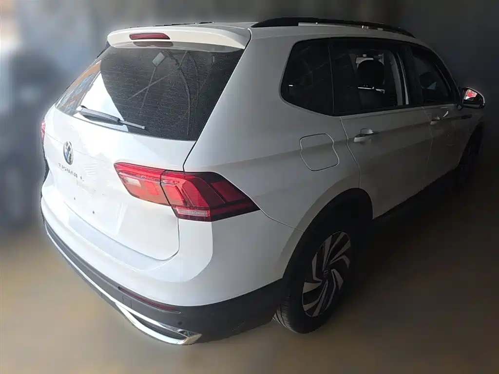 Volkswagen Tiguan L 2022 — фото 12