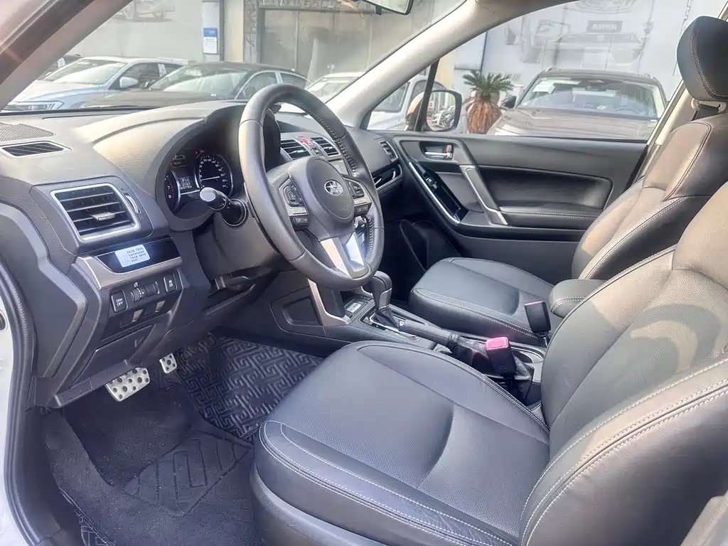 Subaru Forester 2018 — фото 10