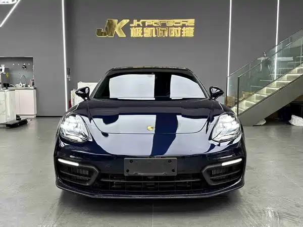Porsche Panamera 2021