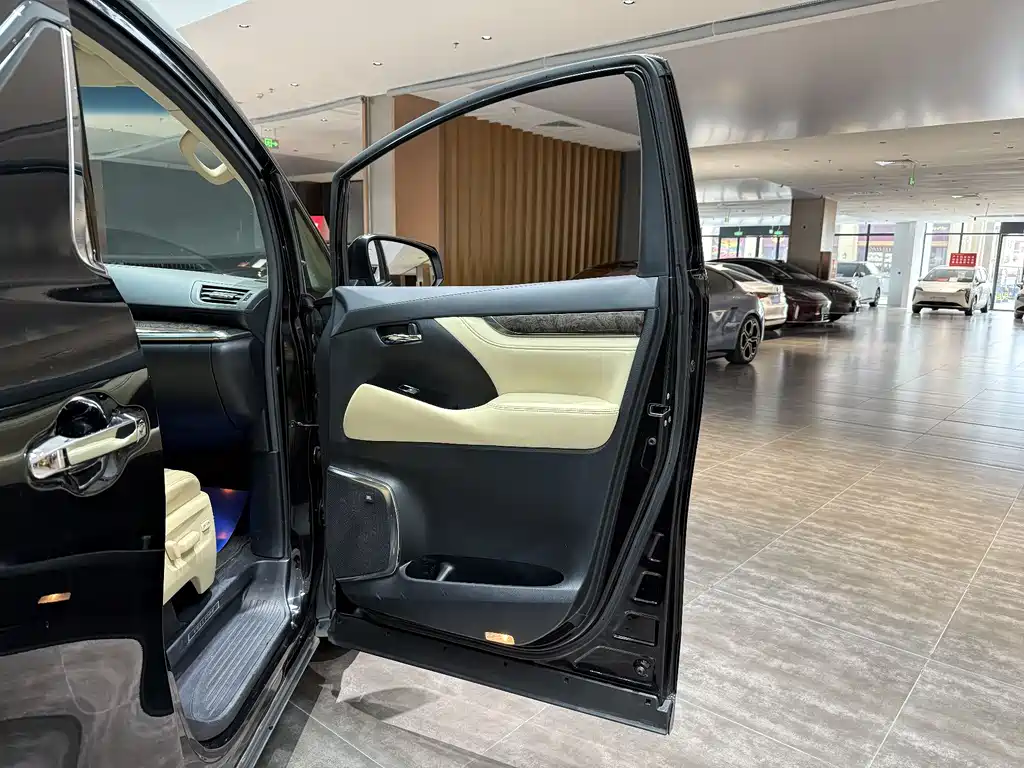 Toyota Vellfire 2020 — фото 26