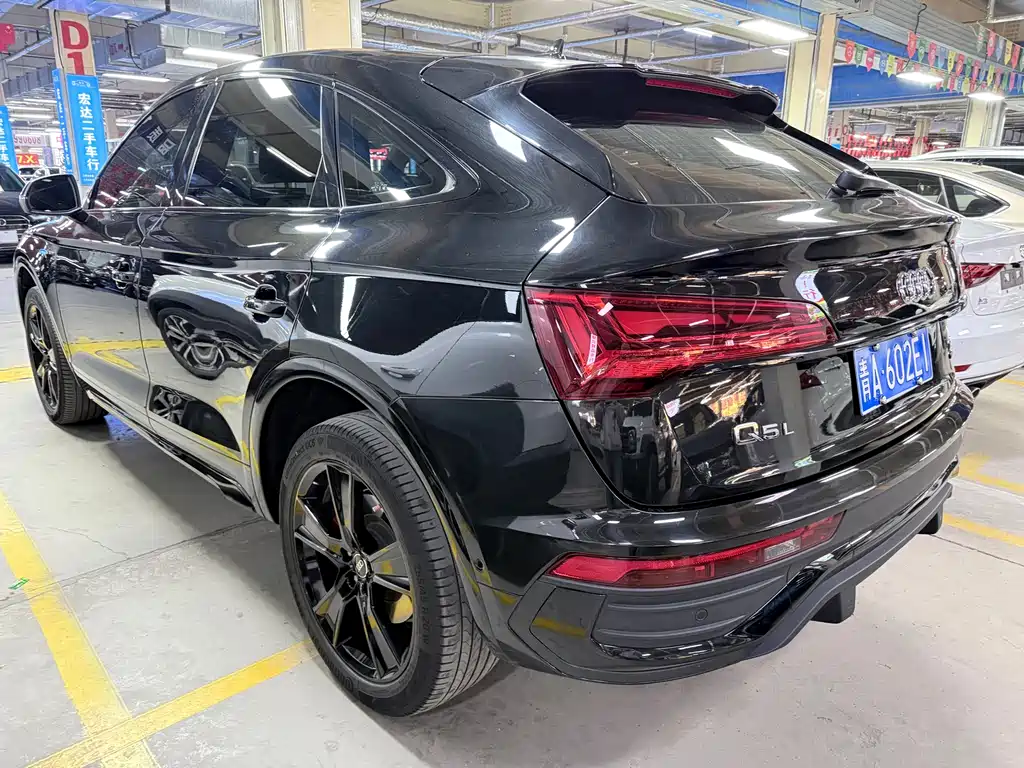 Audi Q5L Sportback 2022 — фото 17