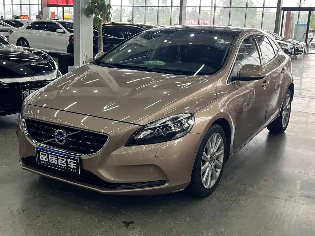 Volvo V40 2016 — фото 1