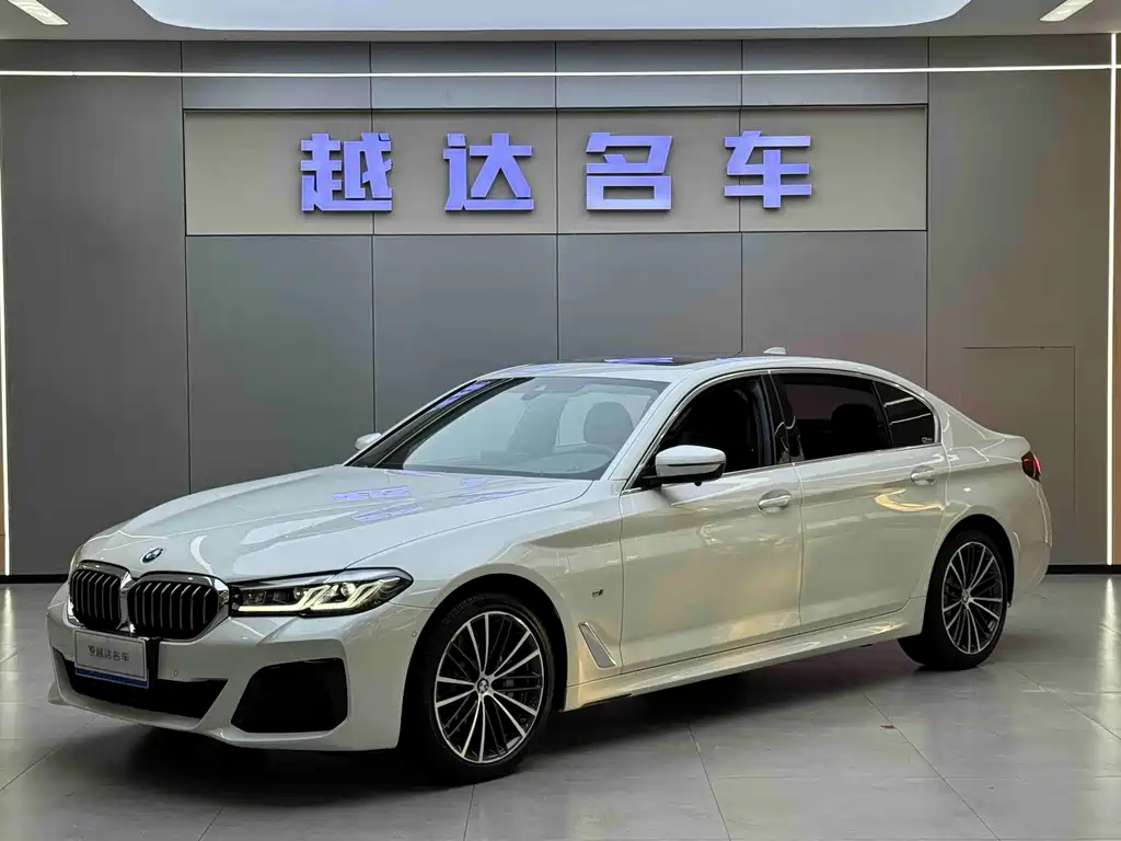 BMW 5 Series 2023 — фото 1