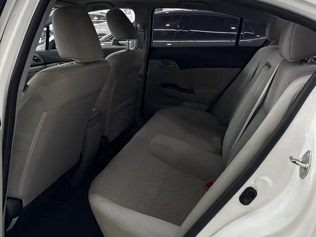 Honda Civic 2015 — фото 11