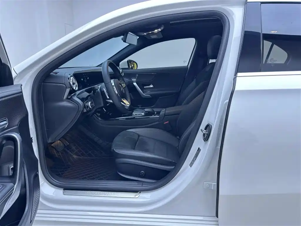Mercedes-Benz A-Class 2023 — фото 6
