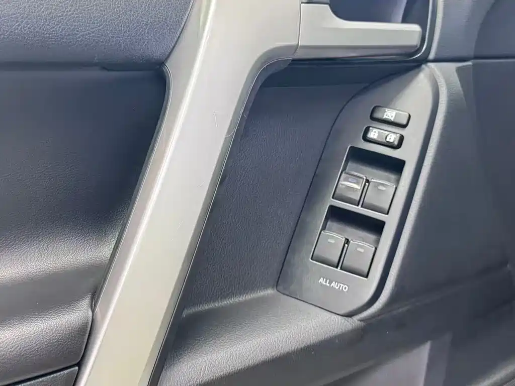 Toyota Prado 2019 — фото 16