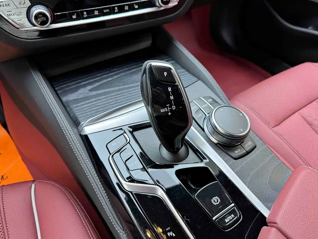 BMW 5 Series 2023 — фото 10