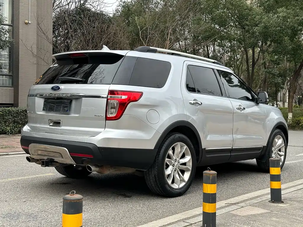 Ford Explorer 2013 — фото 4