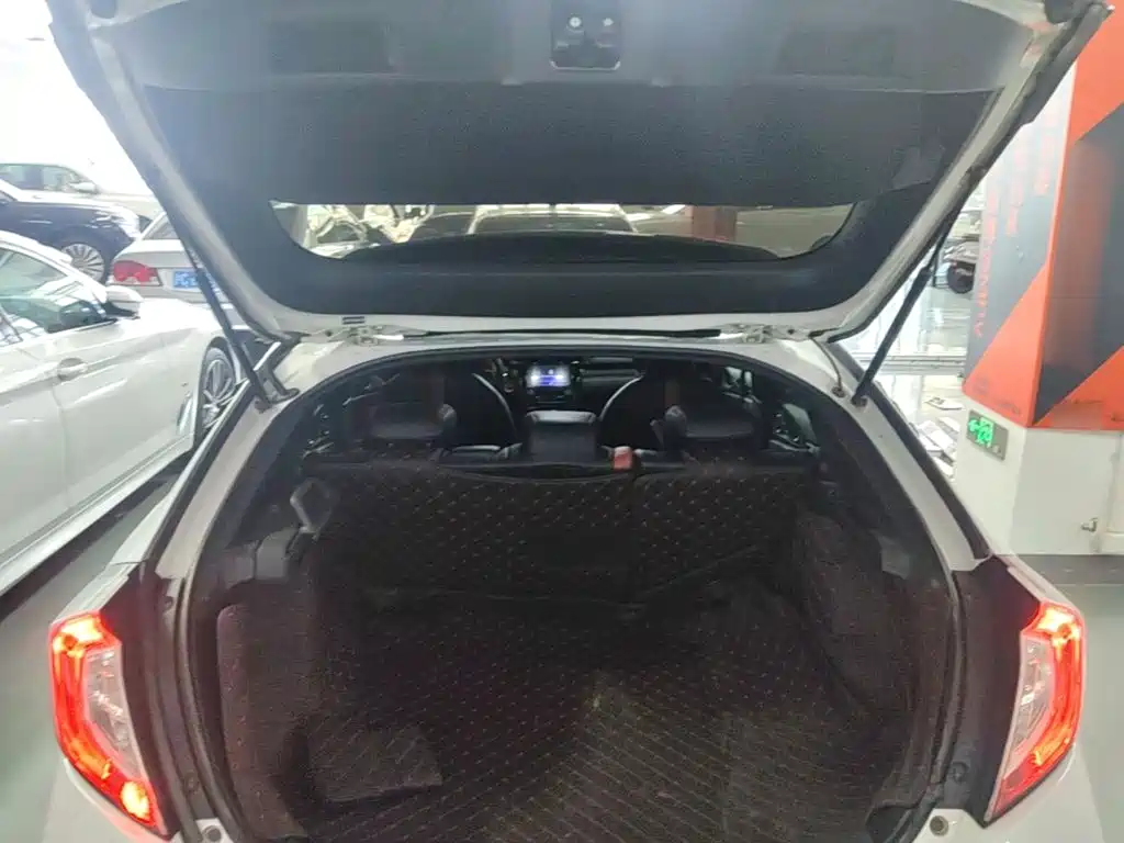 Honda Civic 2020 — фото 19